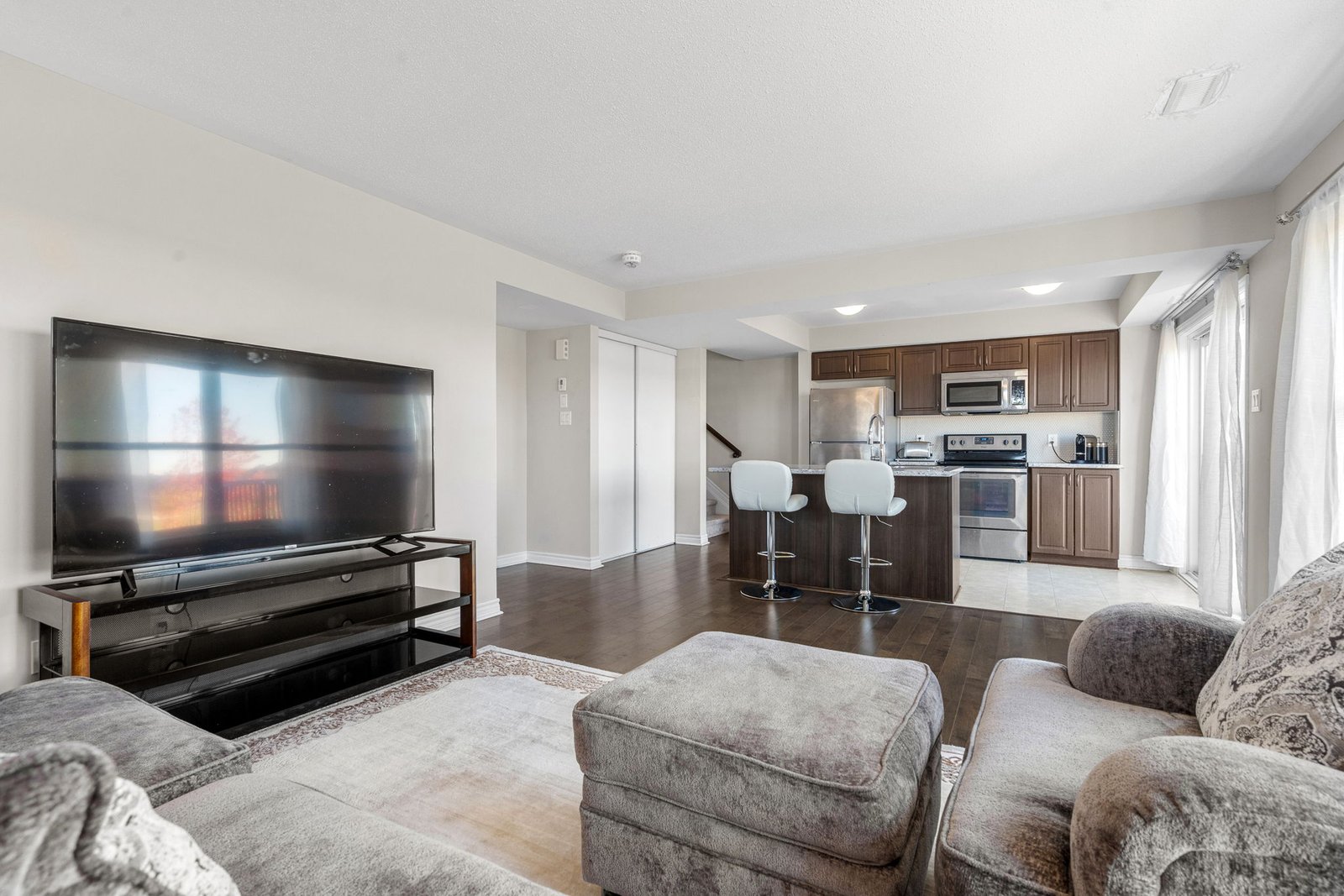 10-web-or-mls-743b-magnolia-st-206